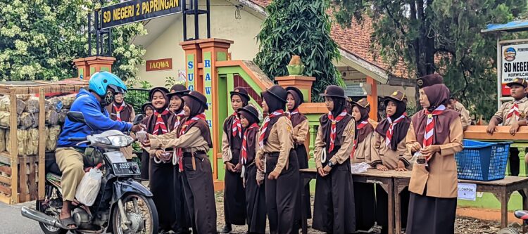 Pramuka Penggalang SDN 2 Papringan Gelar Aksi Berbagi Takjil dan Buka Puasa Bersama