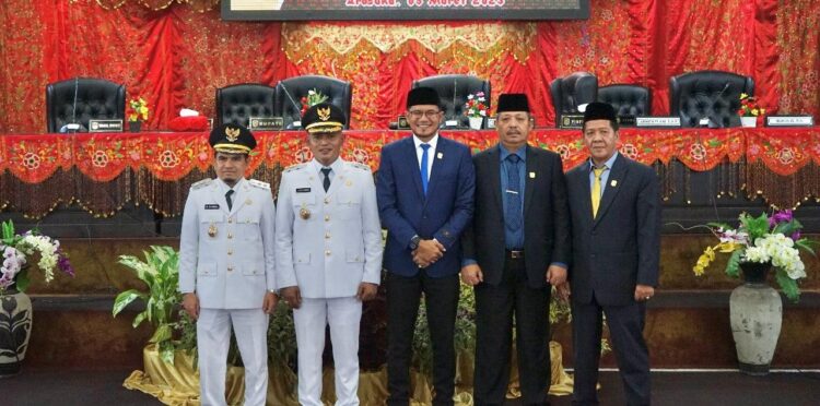 Rapat Paripurna Penyampaian Pidato Perdana Bupati dan Wakil Bupati Solok Periode 2025-2030