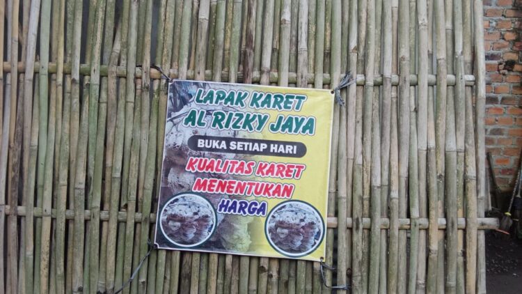 Warga Lesung Bakti Jaya keluhkan limbah Karet Yang Menaburkan Aroma Busuk