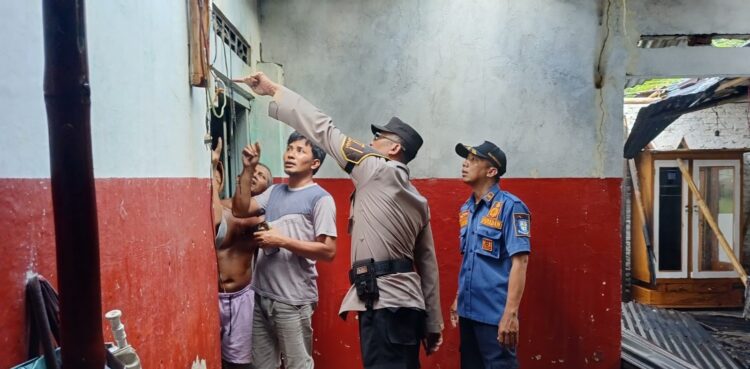 Kebakaran Hanguskan Atap Rumah di Kalimanah, Polisi Periksa TKP
