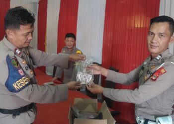 Dokkes Polres Tulang Bawang Cek Kesehatan dan Berikan Vitamin di Pos Pam Simpang Lapas Operasi Ketupat Krakatau 2025