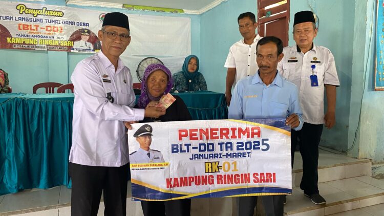 Kampung Ringin Sari Bagikan BLT DD 2025 Rp. 900 Ribu Per KPM