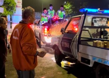 Patroli Grebek Sahur, Satlantas Polres Purbalingga Bangunkan Warga dan Berbagi Makan Sahur