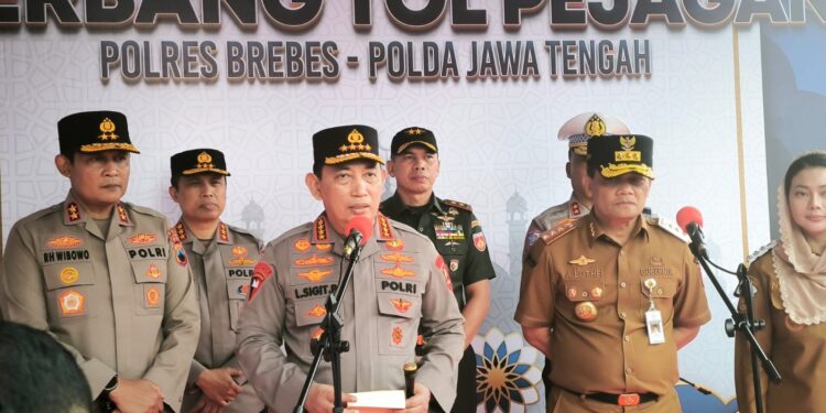 Kapolri Turun ke Posko Terpadu, Pastikan Kesiapan Personel Operasi Ketupat 2025