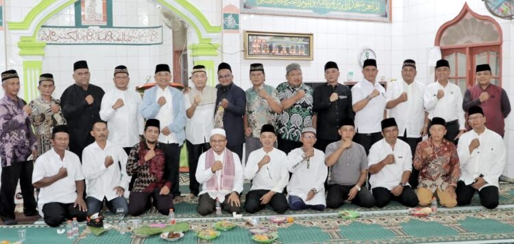 Buka Puasa Bersama Masyarakat, Bupati Simalungun Ajak Berjamaah Membangun Daerah