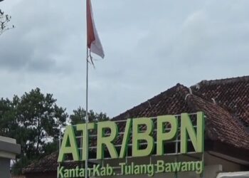 Kantor ATR BPN Kabupaten Tuba Kibarkan Bendera Robek Pada Peringatan HUT Tuba Ke-28