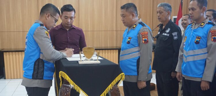 Polres PurbaIingga Gelar Pengambilan Sumpah dan Pakta Integritas Penerimaan  Polri TA 2025