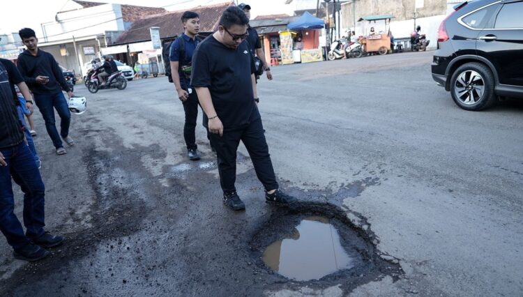 Bupati Subang Targetkan Ruas Jalan Rusak di Pusat Kota Diperbaiki Minggu Ini