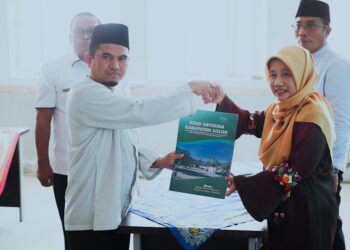 Wakil Bupati Solok Hadiri Serah Terima Jabatan Direktur RSUD Arosuka serta Serahkan Mandat Direktur RSUD ke Pejabat Baru