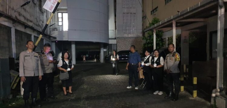 Polisi Amankan Ibadah Paskah di Gereja Katedral Jakarta