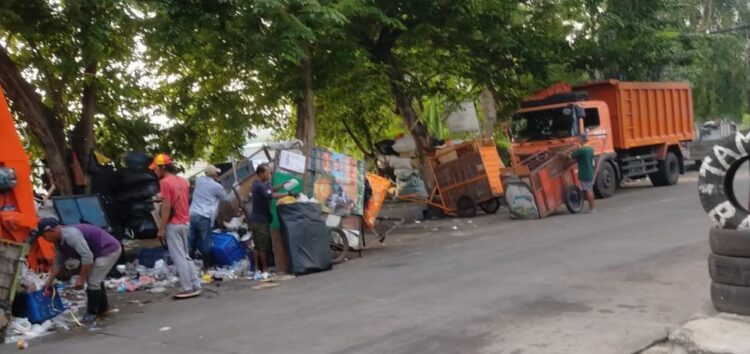 Bahu Jalan Danau Sunter Jadi Penampungan Sampah, Sementara TPS3R Di Bangun Menelan Biaya Puluhan Miliar