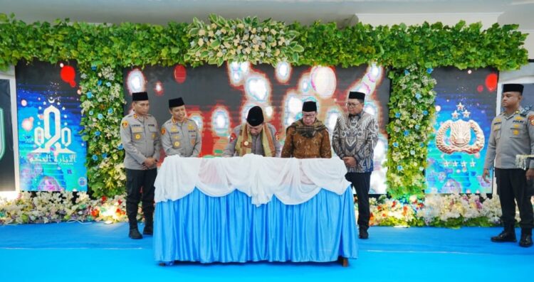 Kunjungi Buntet Pesantren Cirebon, Kapolri Silaturahmi ke Dewan Sepuh hingga Resmikan Pondok