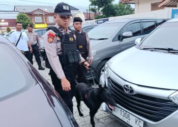 Unit K9 Polres Purbalingga Sterilisasi Tiga Gereja Besar Pastikan Keamanan Ibadah