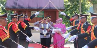 Prosesi Pedang Pora Sambut Kedatangan Kapolres Solok Yaitu AKBP Agung Pranajaya