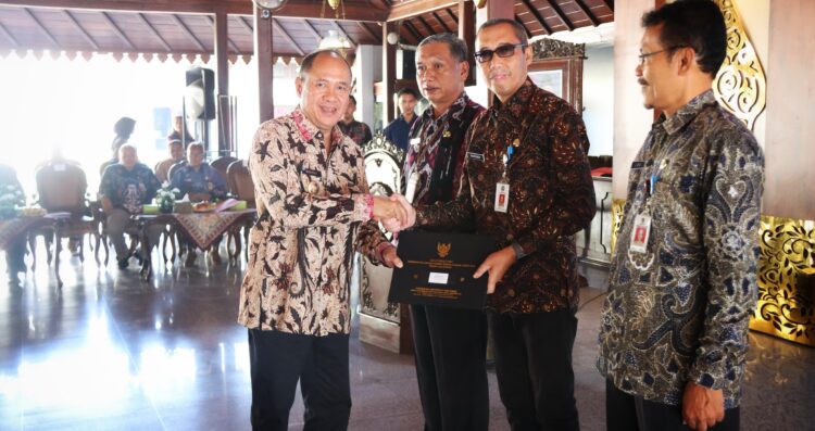 Jelang Purnatugas, 216 ASN Banyumas Terima SK Pensiun
