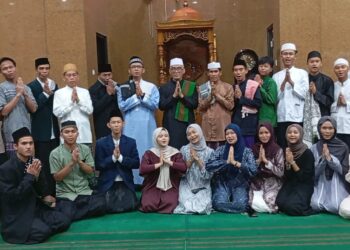 Laksanakan Sholat Idul Fitri di Masjid Jami Al-Muqorrobiin, Umat Muslim Suka Cita Sambut Hari Raya Idul Fitri 1446 H – 2025 M