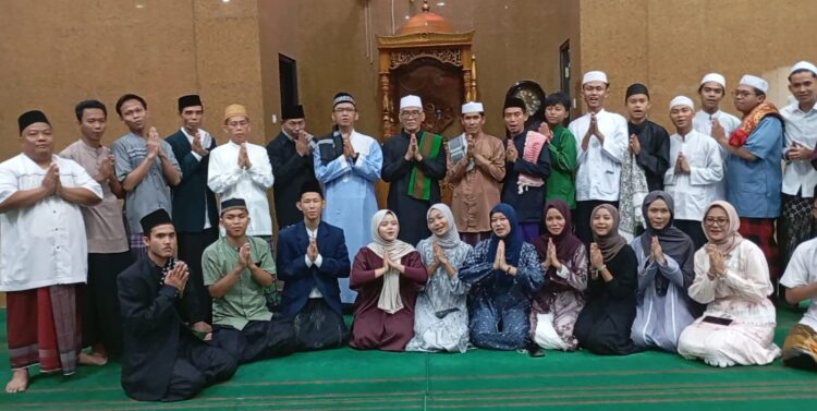 Laksanakan Sholat Idul Fitri di Masjid Jami Al-Muqorrobiin, Umat Muslim Suka Cita Sambut Hari Raya Idul Fitri 1446 H – 2025 M