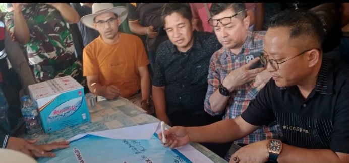 Masyarakat Nagari Kuncir Lakukan Aksi Demo Damai Tuntut PT.ARPEX Primadamor dan PT.PPS Perbaiki Jalan Rusak Akibat Truk Pengakut Aspal Milik Perusahaan