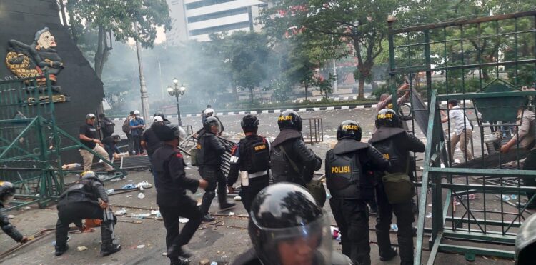 Aksi Damai Buruh Di Provokasi Kelompok Anarko; Buruh Tolak Provokator