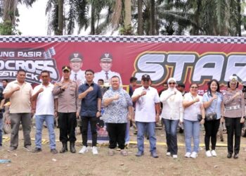 Lepas Peserta MotoCross Grasstrak Tanjung Pasir 2025: Bupati Simalungun: “Ini Ajang Sportif Anak Muda