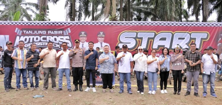 Lepas Peserta MotoCross Grasstrak Tanjung Pasir 2025: Bupati Simalungun: “Ini Ajang Sportif Anak Muda