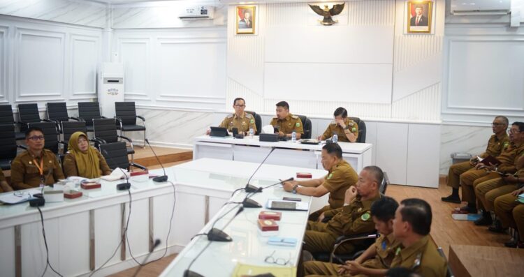 Bupati Subang Briefing Bersama Staf Tindak Lanjut Aduan Publik Batasi Operasional Truk Pengangkut Tanah Merah