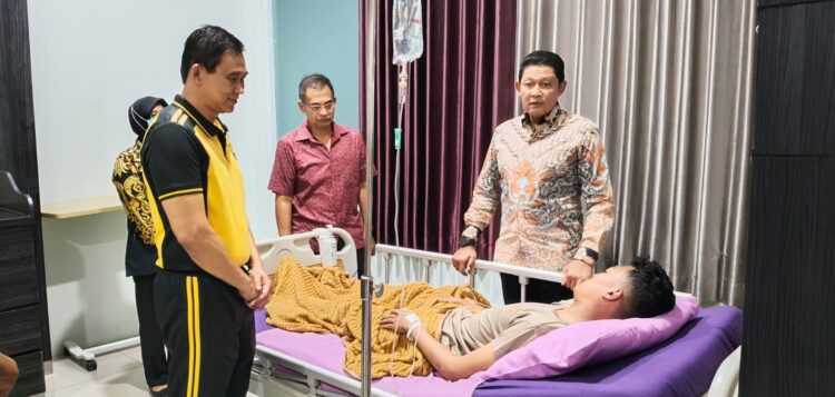 Kapolda Jateng Jenguk Brigadir Eka, Anggota Polda yang Disandera Kelompok Anarko Saat Aksi Demo