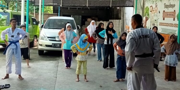 Ipda Nasikun, Polisi Dari Kudus yang Melatih Taekwondo di Pondok Pesantren