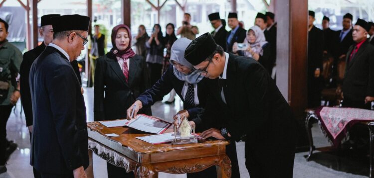 Bupati Banyumas Lantik 49 Pejabat Administrasi dan Fungsional