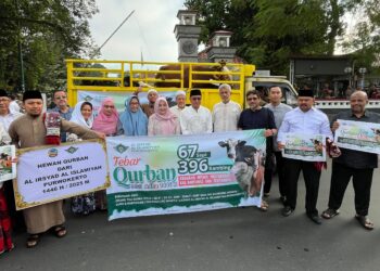 Bupati Banyumas Bersama Ribuan Warga Sholat Idul Adha di Alun-Alun Purwokerto