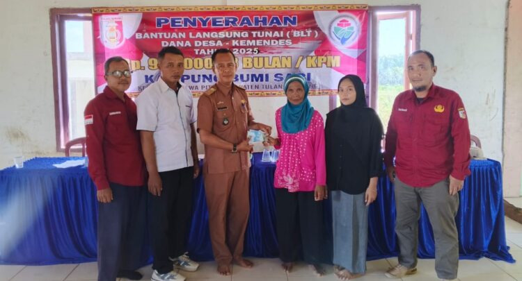 Kampung Bumi Sari Bagikan BLT Untuk 5 KPM Dari DD 2025