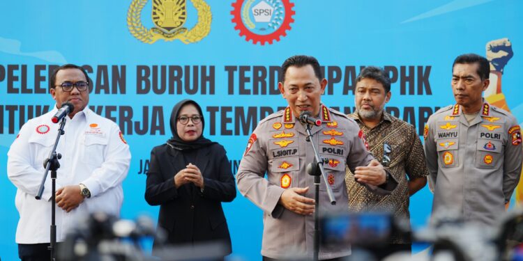 Kapolri Lepas 700 Buruh Terdampak PHK Untuk Kembali Bekerja, Wujud Kolaborasi Selesaikan Permasalahan Industrial