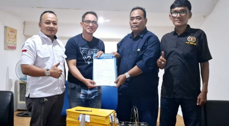 PWI Bekasi Raya Secara Serahkan 60 Berkas Peserta  OKK ke PWI Jabar  Thn 2025