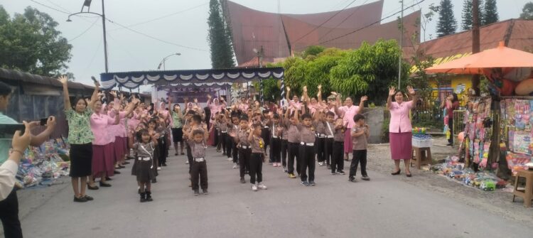 TK Kemala Bhayangkari 11 Tarutung Gelar  Pentas Seni , Anak-anak Tunjukan Kreativitas  dan Keberanian