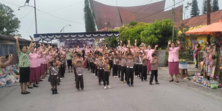 TK Kemala Bhayangkari 11 Tarutung Gelar  Pentas Seni , Anak-anak Tunjukan Kreativitas  dan Keberanian