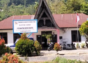 Eliyanto Sitompul Camat Siatas Barita Kabupaten Taput Sulit Ditemui Dikantornya, Apakah jarang Masuk ?