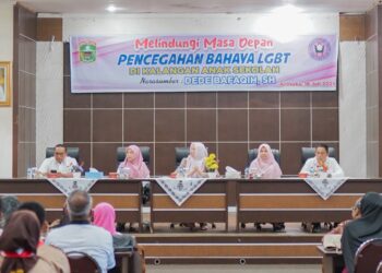 Ketua TP. PKK Kabupaten Solok Hadiri Sosialisasi dan Seminar Pencegahan Bahaya LGBT di Kalangan Anak Sekolah