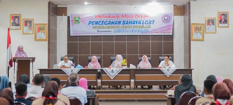 Ketua TP. PKK Kabupaten Solok Hadiri Sosialisasi dan Seminar Pencegahan Bahaya LGBT di Kalangan Anak Sekolah