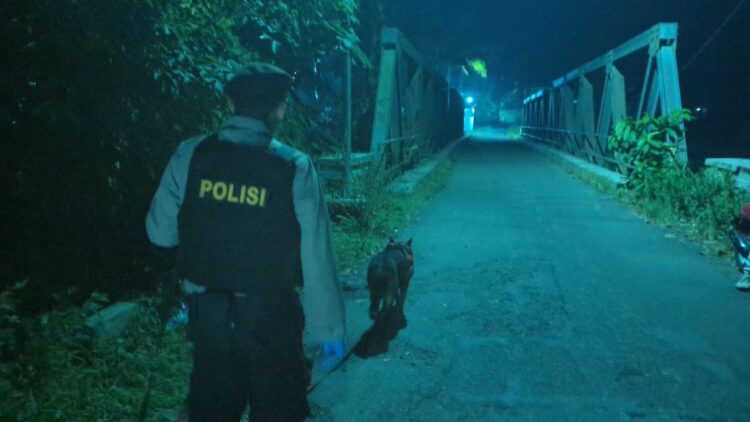 Polres Purbalingga Terjunkan Anjing Pelacak Bantu Penyelidikan di Lokasi Penemuan Mayat