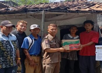 Dinas Sosial Kabupaten Bekasi Salurkan Bantuan Unutuk Warga Kurang Mampu di 4 Desa Yang Ada di Kecamatan Pebanyuran