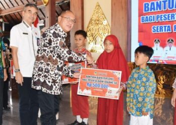 2462 Siswa SD dan SMP Terima Dana Kartu Banyumas Pintar