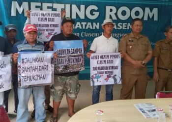 Pengelolaan Dana Desa Diduga Tidak Transparan Warga Ciasem Baru Demo di Kantor Kecamatan Ciasem