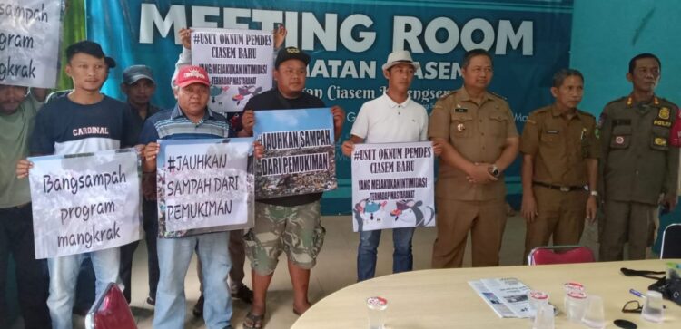Pengelolaan Dana Desa Diduga Tidak Transparan Warga Ciasem Baru Demo di Kantor Kecamatan Ciasem
