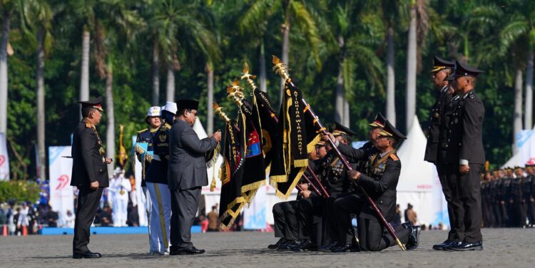 Presiden RI Hadiahi Penghargaan Nugraha Sakanti dan Tanda Kehormatan Bintang Bhayangkara Nararya