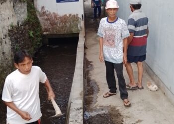 Menyambut Kemerdekaan RI Ke  80 Tahun 2025, Warga Grendeng Kerja Bakti Bersih-bersih Lingkungan dan Pemasangan Umbul-umbul