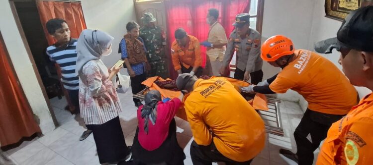 Lansia Terbawa Arus Sungai Klawing Ditemukan Dalam Kondisi Meninggal Dunia