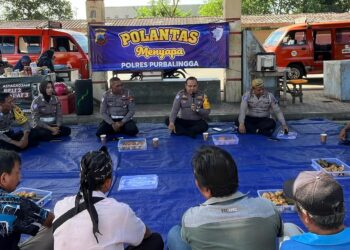 Polantas Menyapa: Polisi Ngopi Bareng Sopir Angkutan di Purbalingga