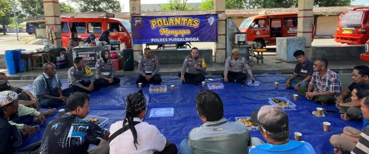 Polantas Menyapa: Polisi Ngopi Bareng Sopir Angkutan di Purbalingga