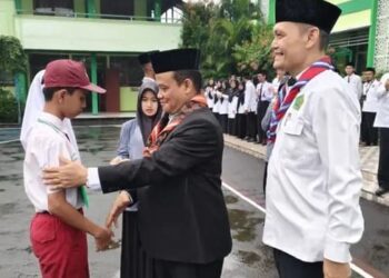 Hujan rintik – rintik Tak Menghalangi Kepala Kemenag Membuka MATSAMA MTsN 1 Subang