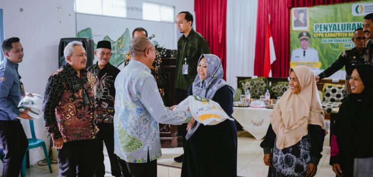 Perkuat Ketahanan Pangan, Bupati Banyumas Salurkan Bantuan Cadangan Pangan